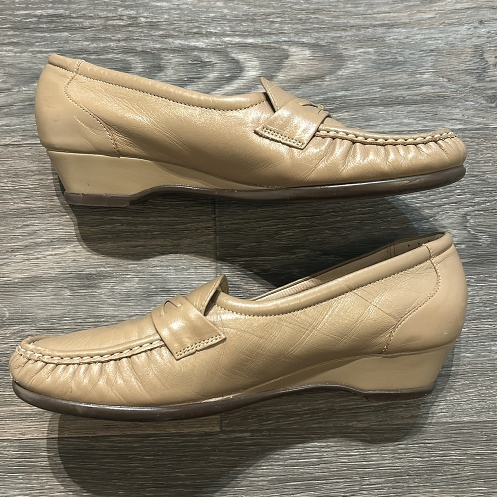 SAS Easier Dress Loafer Tan Mocha Tri Pad Leather Wedge Heel Slip On Shoes 9W - Picture 3 of 11
